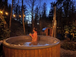 Outdoor spa tub