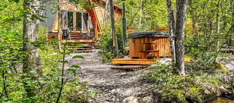 River, Hot tub & Sauna - Luxurious Shack in Forest
