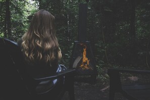 Property grounds - River/ Wooden hottub Luxurious Shack in the forest  (Ste-Rose-du-Nord)