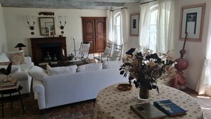 Smart TV - LA TOUR D'ORGUEIL - Maison de Prestige - Pont Royale Golf Club (Mallemort)