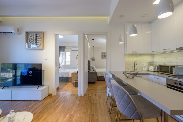 Fridge, microwave, oven, stovetop