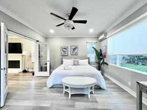 5 Schlafzimmer, Schreibtisch, Bügeleisen/Bügelbrett, kostenloses WLAN
