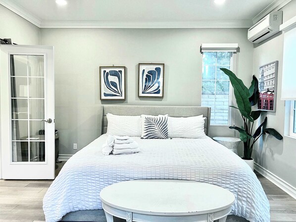 5 bedrooms, desk, iron/ironing board, free WiFi