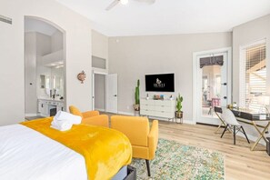 3 bedrooms, desk, iron/ironing board, travel crib