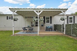 Outdoor dining - Near Water: Lake Dallas Home w/ Furnished Patio! (Lake Dallas)