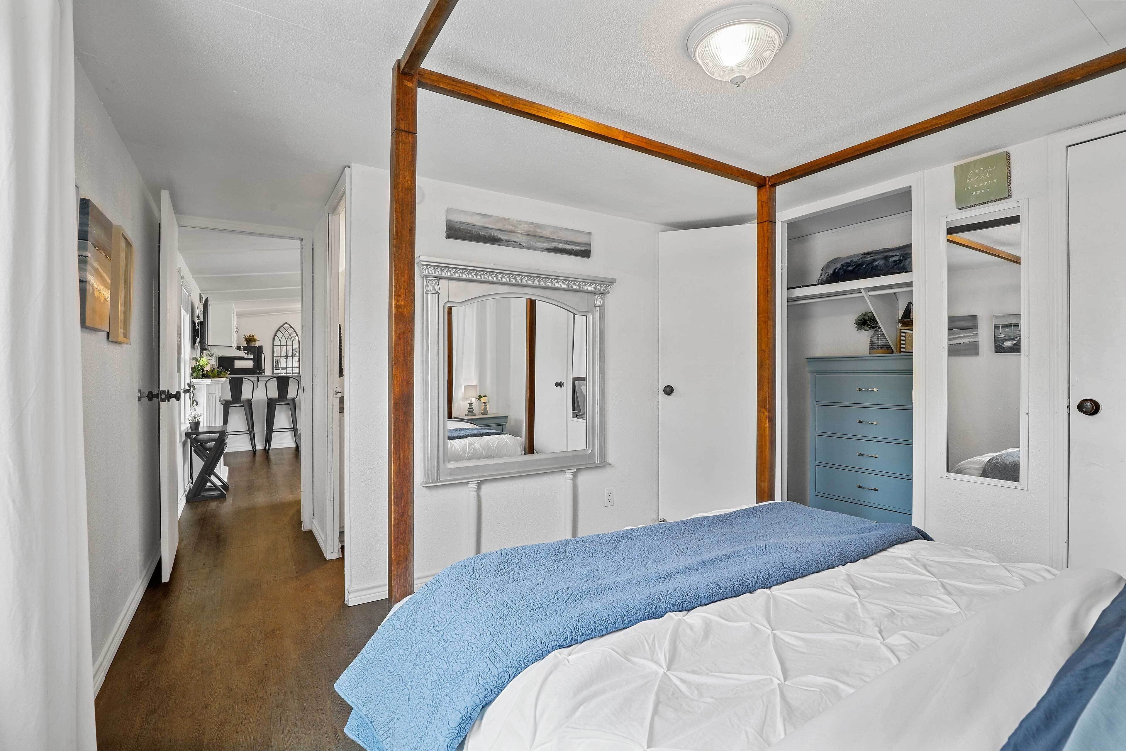 2 bedrooms, desk, iron/ironing board, WiFi