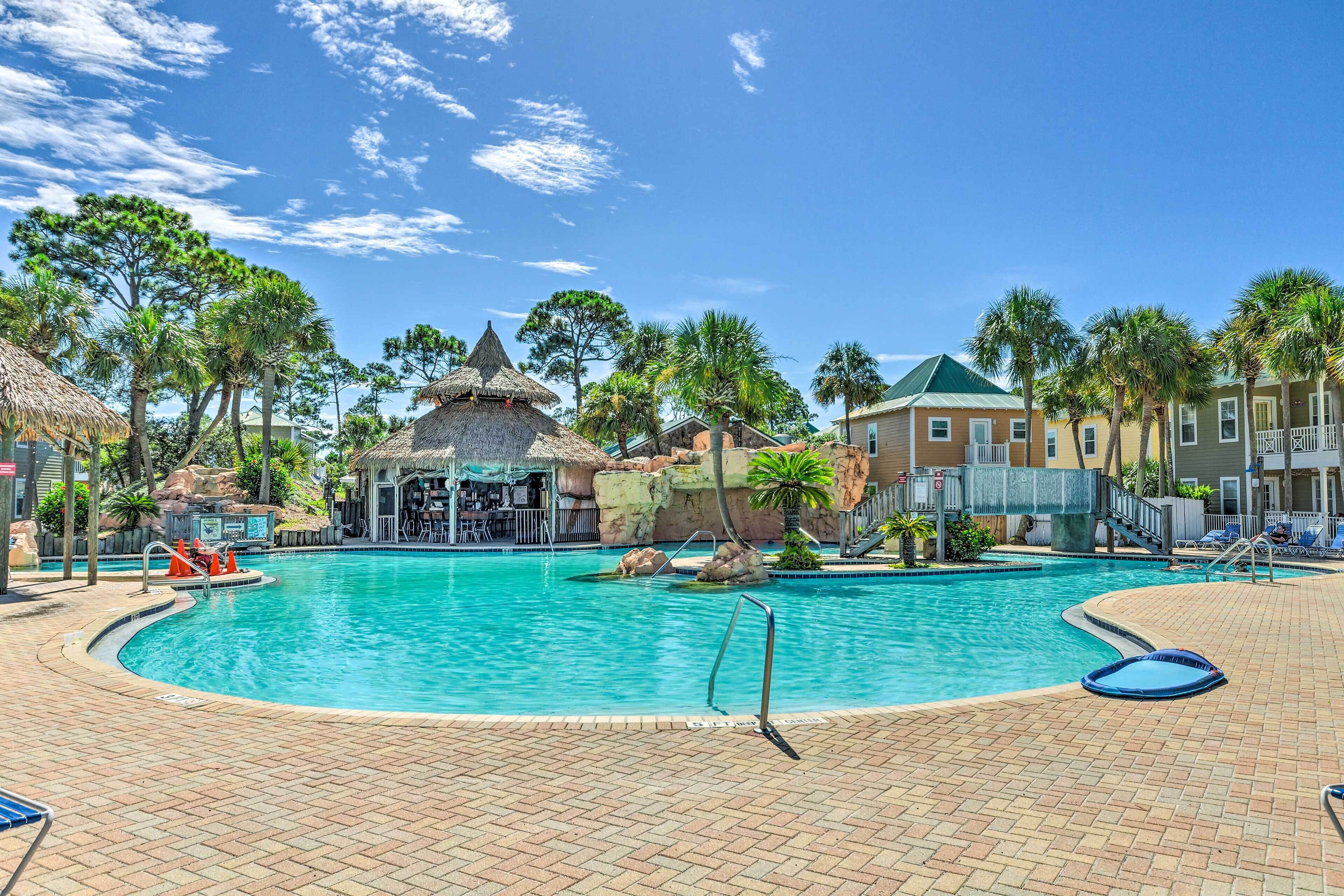 Sunny Perdido Key Cottage w/ On-Site Tiki Bar