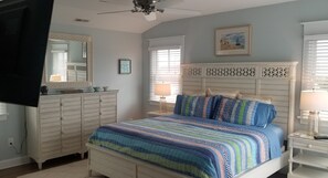 6 Schlafzimmer, Schreibtisch, Bügeleisen/Bügelbrett, Reisekinderbett