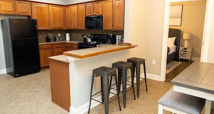 Close to LSU and Hospitals - King Beds & Pool