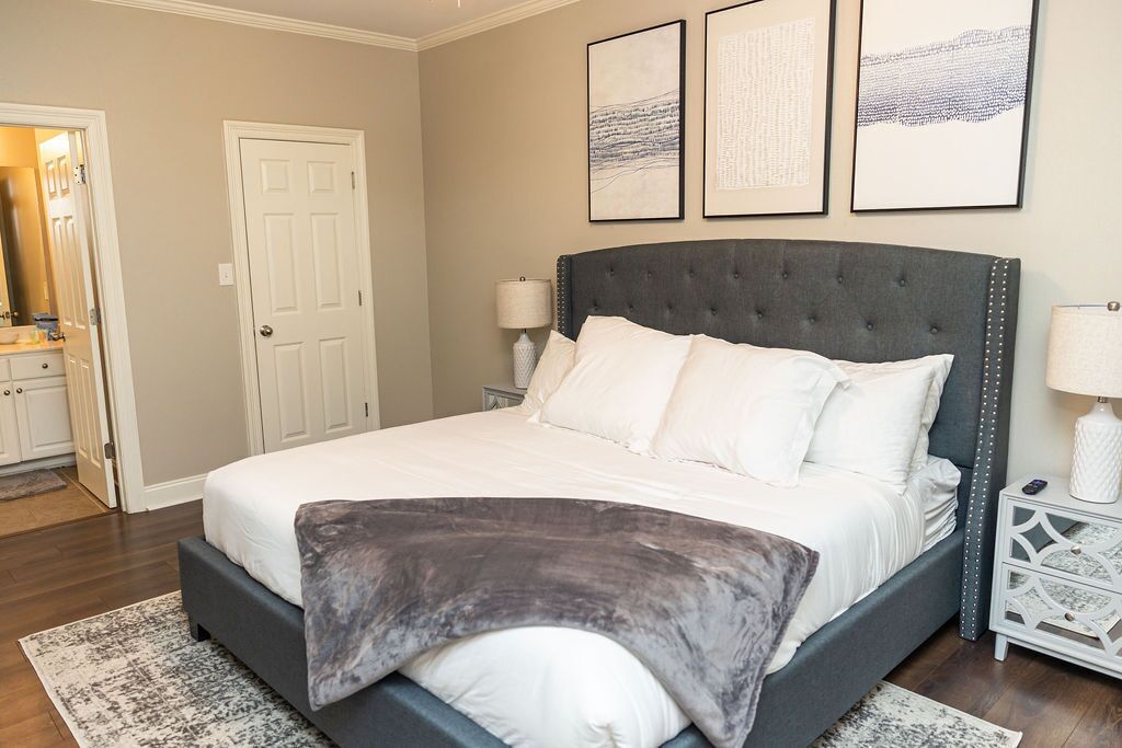 3 多间卧室、办公桌、免费 WiFi