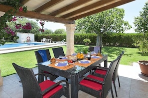 Outdoor dining - Finca Burga, vacation home in a quiet location, views, pool, A/C, Wifi (Puerto Pollenca)