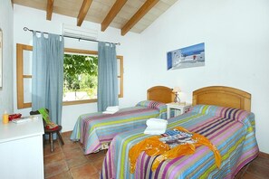 3 bedrooms, iron/ironing board, travel crib, free WiFi - Finca Burga, vacation home in a quiet location, views, pool, A/C, Wifi (Puerto Pollenca)