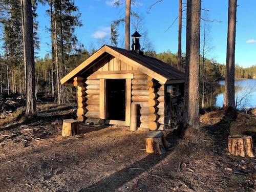 Silent meditation cottage for city persons