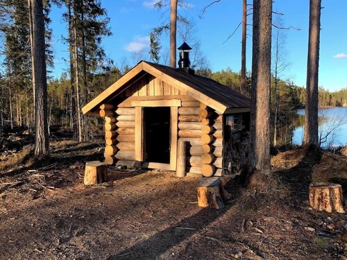 Silent meditation cottage for city persons
