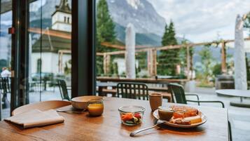 Petit déjeuner buffet compris tous les jours