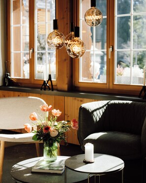 Lobby sitting area - Hotel Fiescherblick (Grindelwald)