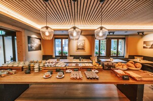 Tägliches inbegriffenes Frühstücksbuffet