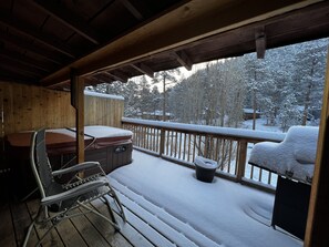Property grounds - Take it EZ private cabin overlooking the river with hot tub 5 min to Estespark ! (Drake)