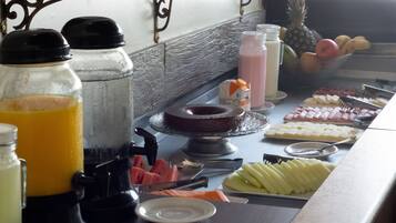 Free daily buffet breakfast