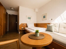 Comfort Single Room | In-room safe, desk, blackout drapes, soundproofing