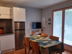 Dining - T3 ground floor private garden 2minLUZ (Saligos)