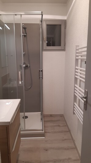 Shower, soap - T3 ground floor private garden 2minLUZ (Saligos)