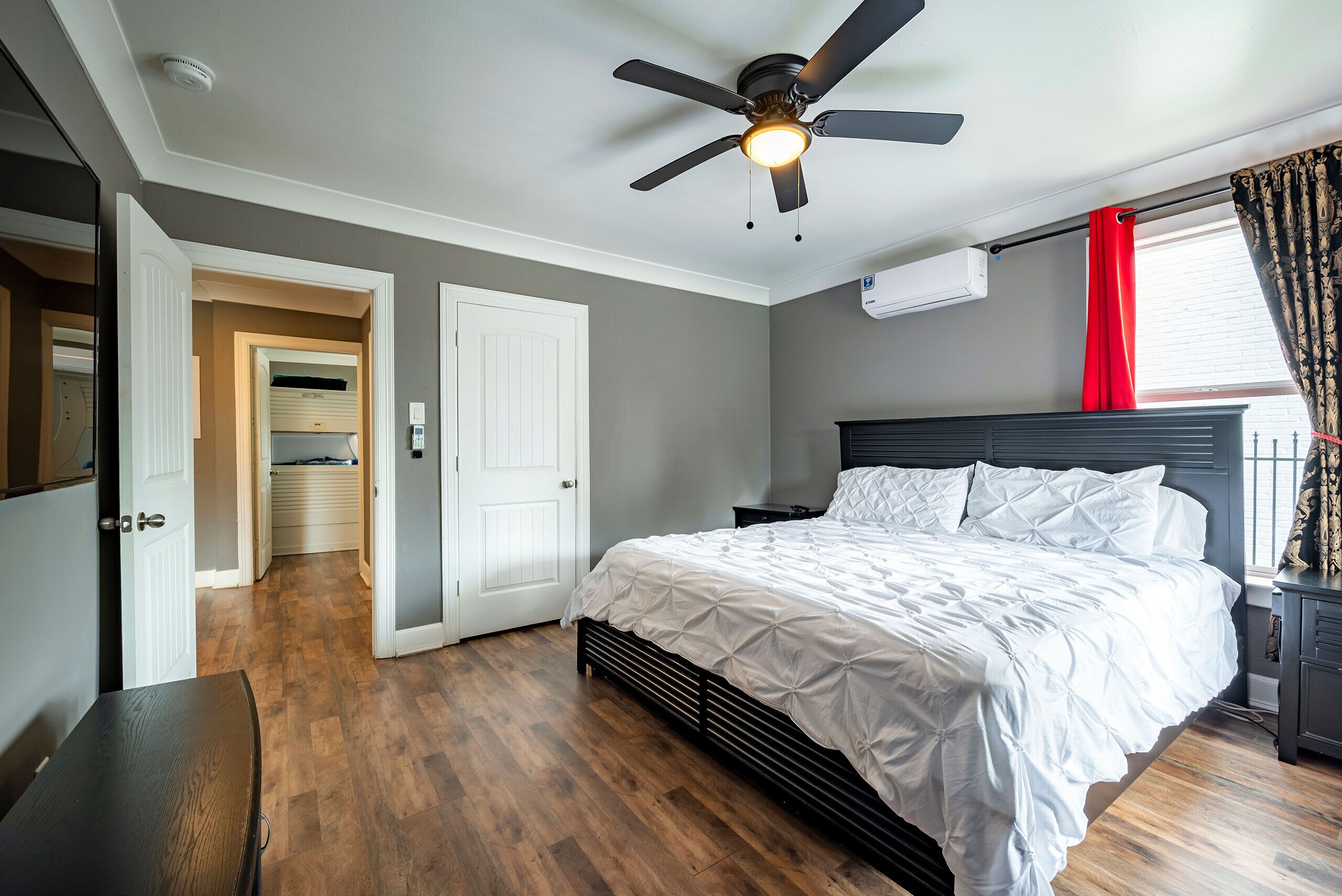 Perfect for Family Vacations - Near Downtown/Medical Ctr - (EV & pet friendly!)