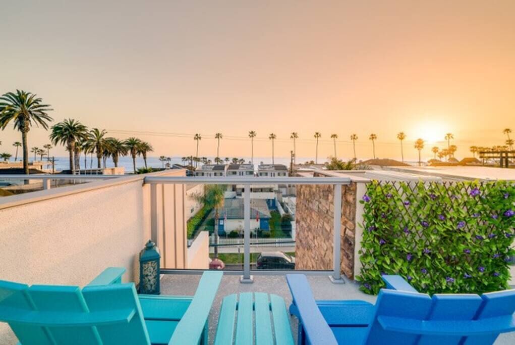 Oceanview, 3BR, w/ Elevator, Steps to Beach & Pier