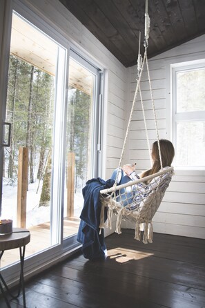 Interior - River, Sauna & Spa - The Farmhouse in Forest (Ste-Rose-du-Nord)