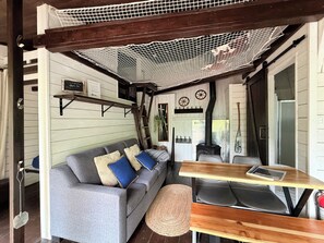 Interior - River, Sauna & Spa - The Farmhouse in Forest (Ste-Rose-du-Nord)