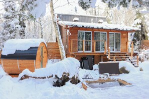 Exterior - River, Sauna & Spa - The Farmhouse in Forest (Ste-Rose-du-Nord)