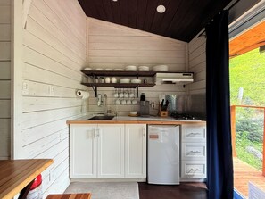 冰箱、微波炉、茶具/咖啡用具、烤面包机