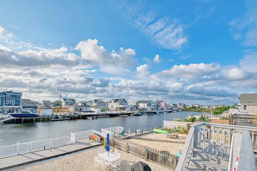 Cozy Bungalow on lagoon-10 min boat ride to the bay!