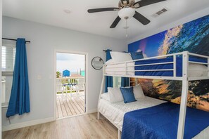 4 chambres, fer et planche à repasser, lit de bébé portatif