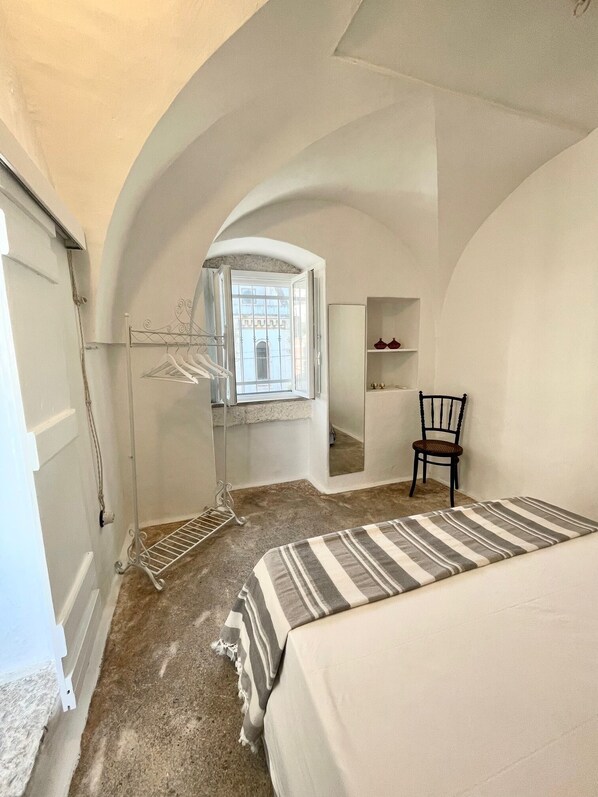 3 chambres, bureau, Wi-Fi gratuit, draps fournis