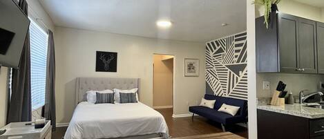1 habitación, tabla de planchar con plancha, wifi gratis y ropa de cama
