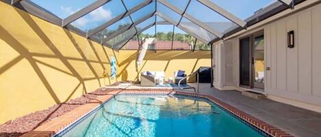 حمّام سباحة خارجي، حمّام سباحة مُدفَّأ