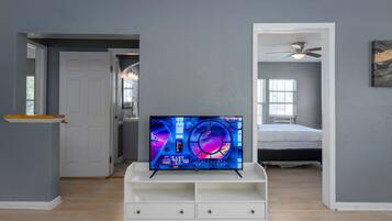 2 Schlafzimmer, Schreibtisch, Bügeleisen/Bügelbrett, kostenloses WLAN