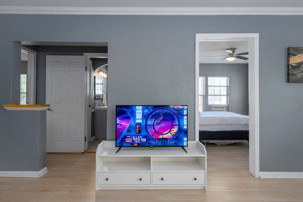 2 bedrooms, desk, iron/ironing board, free WiFi