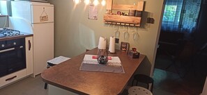 Réfrigérateur, micro-ondes, four, lave-vaisselle