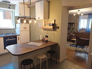 Réfrigérateur, micro-ondes, four, lave-vaisselle