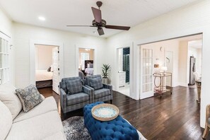 3 quartos, ferros/tábuas de passar roupa, berço de viagem, Wi-Fi