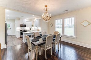 Unclassified image, 2 of 29, button