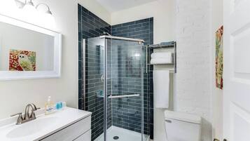 Shower, hair dryer, towels, shampoo