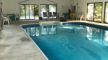 Alberca techada y alberca climatizada