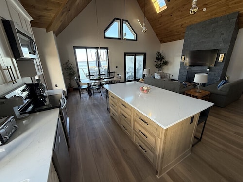 Bayfield on the Lake - 4 Bedroom Waterfront Condo