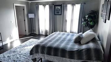 9 chambres, coffres-forts dans les chambres, bureau