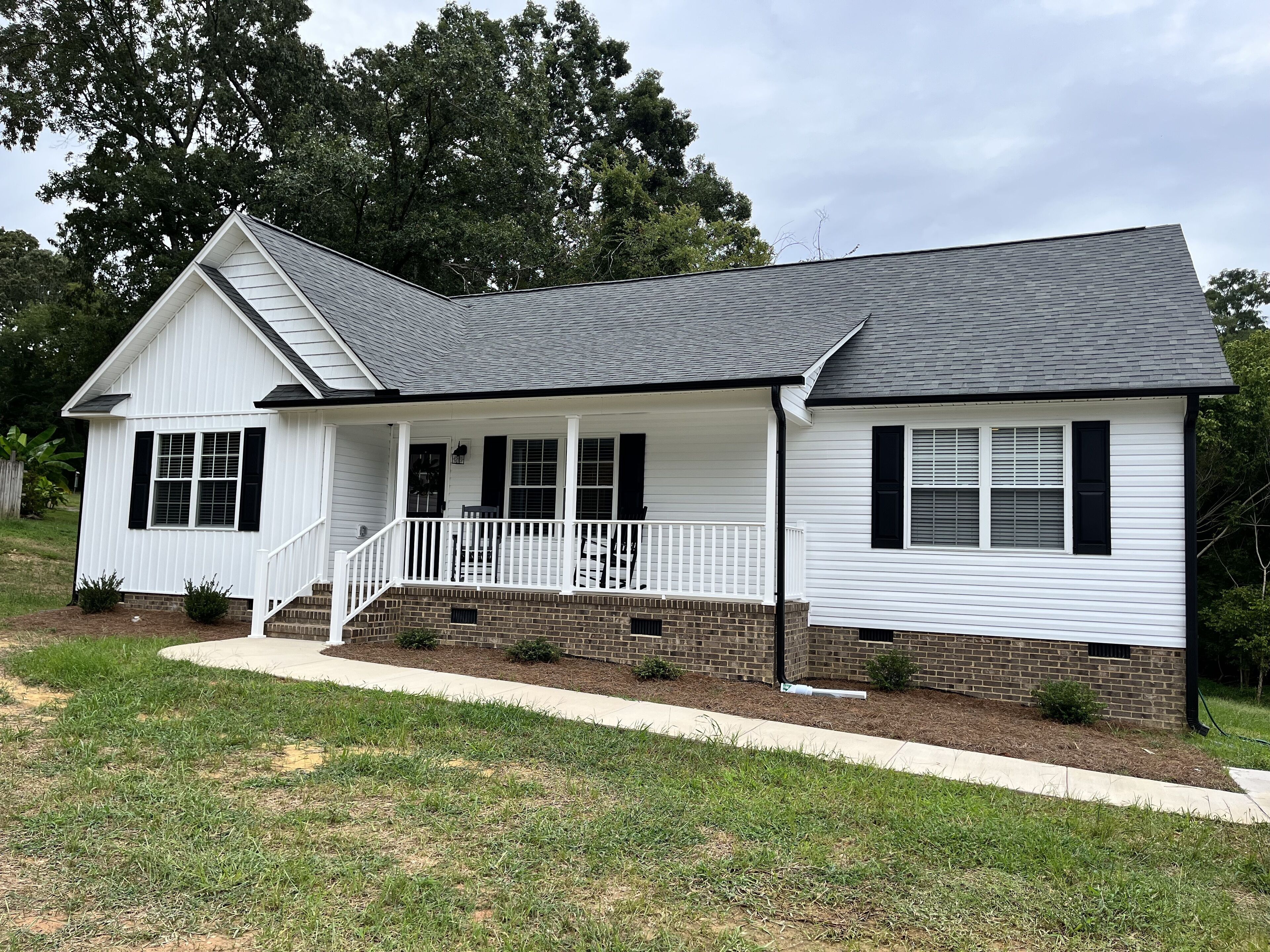 Beautiful, Newer Jamestown 3 Bedroom House