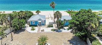 Casey Key Beachfront Escape: Charming 1BR Cottage