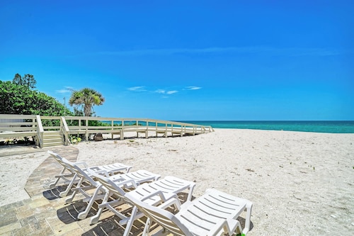 Casey Key Beachfront Escape: Charming 1BR Cottage
